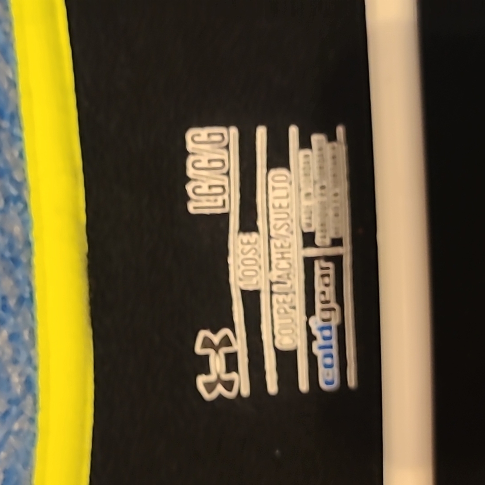 Under armour pull over - Picture 2 of 3